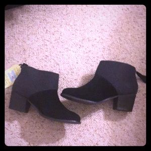 TOMS Leila Black Wool Felt Booties NIB